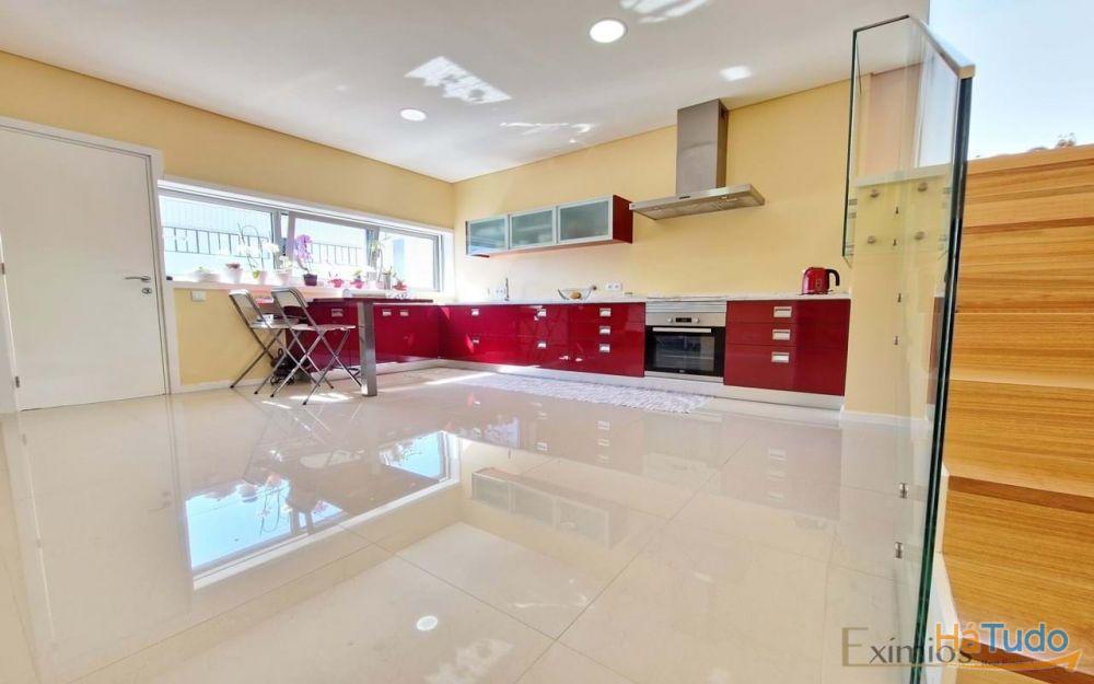 Moradia isolada V2+1 de arquitetura moderna, em Argivai Moradia isolada V2+1 de arquitetura moderna, em Argivai