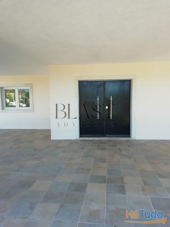 Moradia T4 de luxo à venda no Belas Clube de Campo com vista para o lago Moradia T4 de luxo à venda no Belas Clube de Campo com vista para o lago