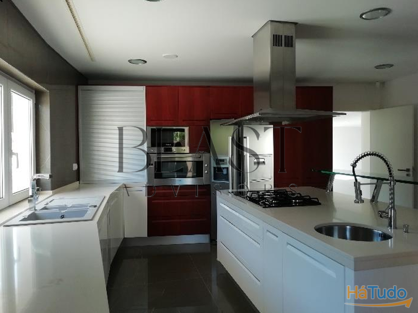 Moradia T4 de luxo à venda no Belas Clube de Campo com vista para o lago Moradia T4 de luxo à venda no Belas Clube de Campo com vista para o lago