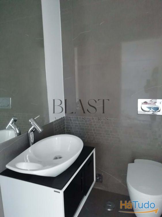 Moradia T4 de luxo à venda no Belas Clube de Campo com vista para o lago Moradia T4 de luxo à venda no Belas Clube de Campo com vista para o lago