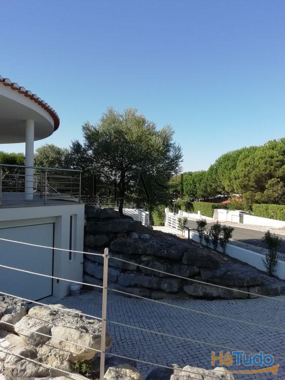 Moradia T4 de luxo à venda no Belas Clube de Campo com vista para o lago Moradia T4 de luxo à venda no Belas Clube de Campo com vista para o lago