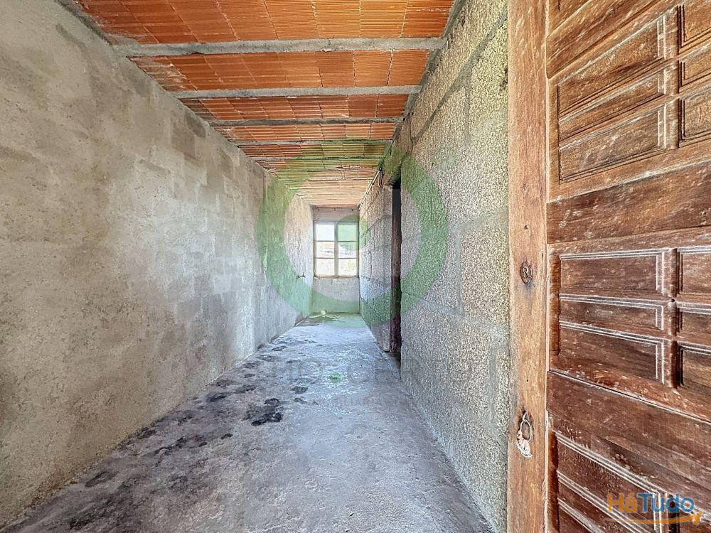 Moradia com Anexo e Terreno em Valverde, Valpa�os