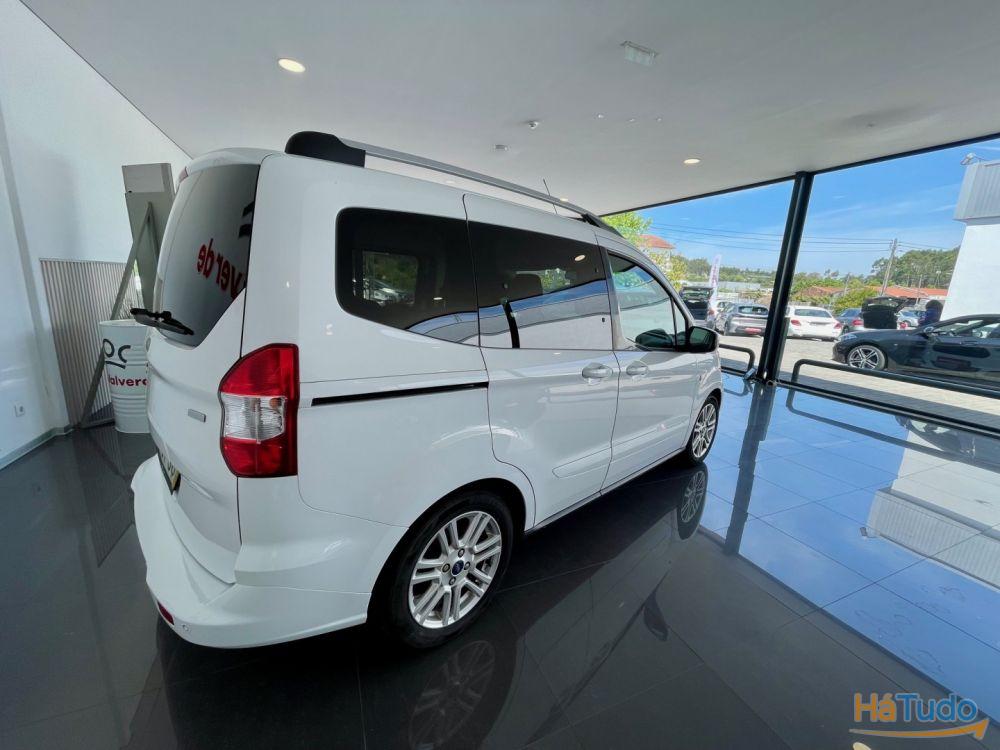 Ford Courier EcoBoost Titanium Ford Courier EcoBoost Titanium