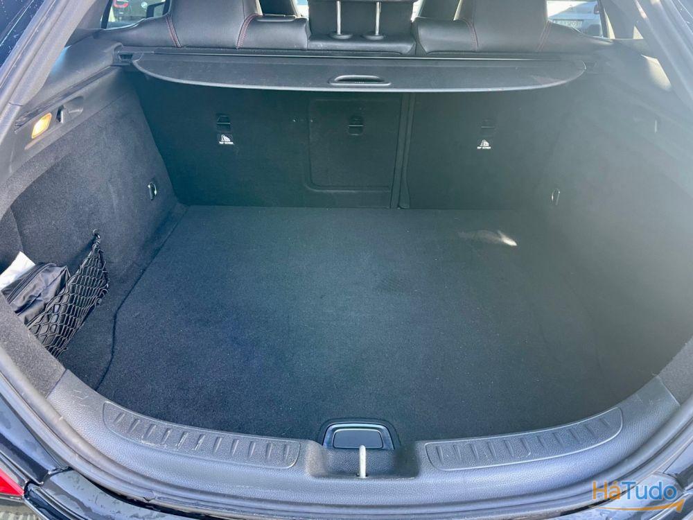 Mercedes-Benz CLA 220 Shooting Brake d 4Matic 7G-DCT AMG Line Mercedes-Benz CLA 220 Shooting Brake d 4Matic 7G-DCT AMG Line