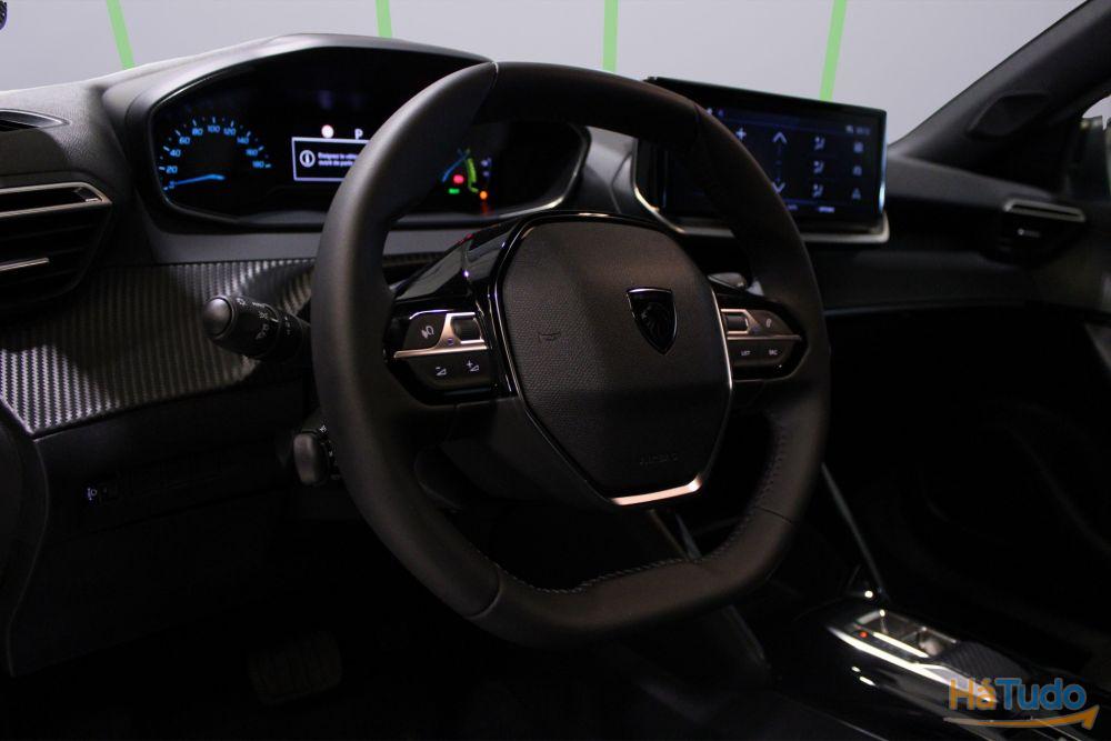 Peugeot e-2008 50 kWh Active Peugeot e-2008 50 kWh Active