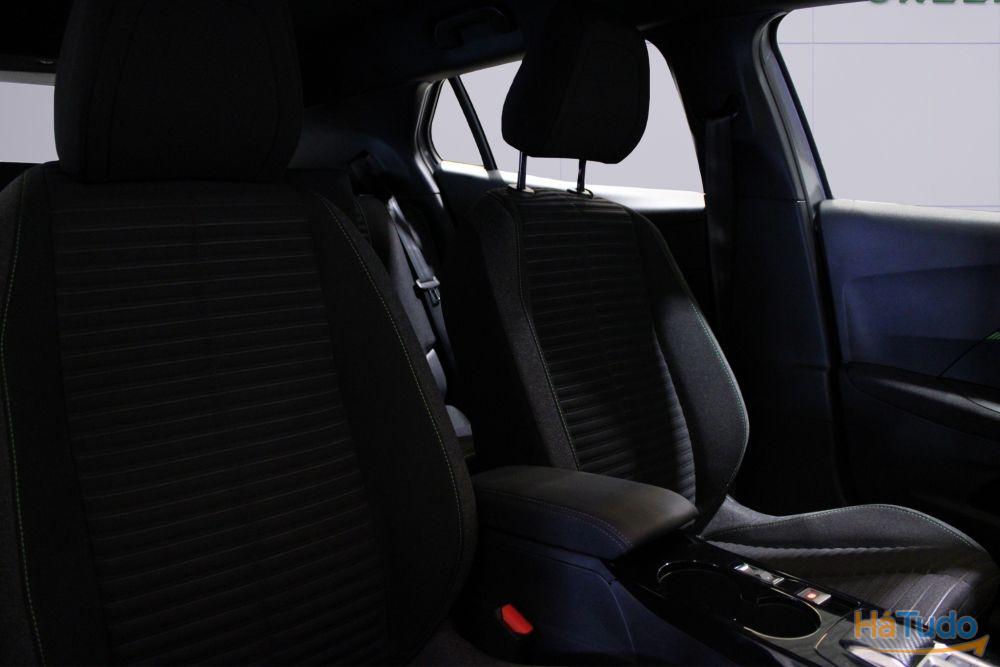 Peugeot e-2008 50 kWh Active Peugeot e-2008 50 kWh Active