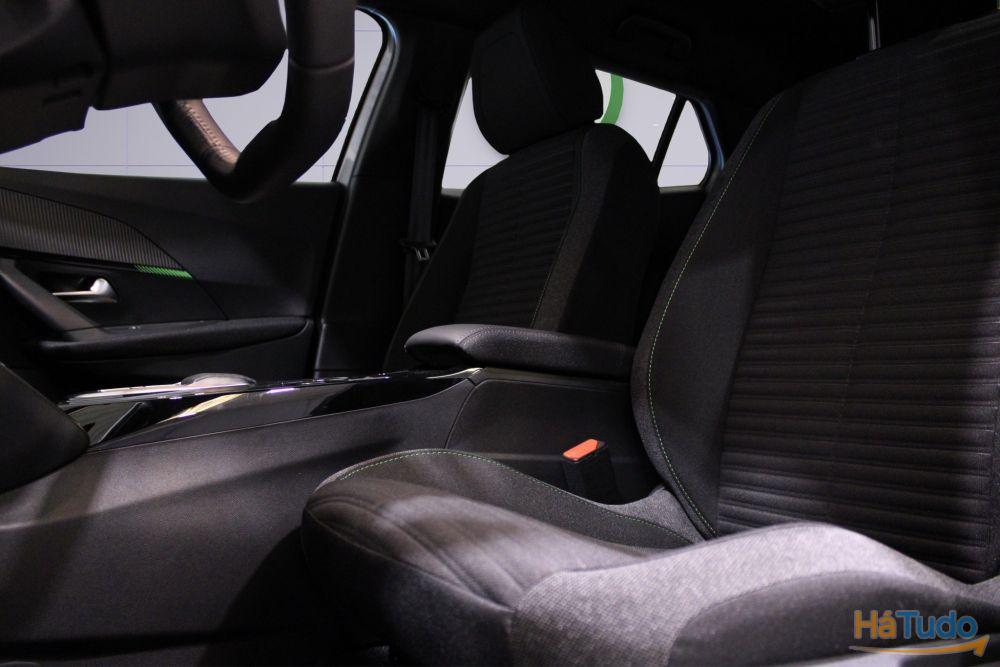 Peugeot e-2008 50 kWh Active Peugeot e-2008 50 kWh Active