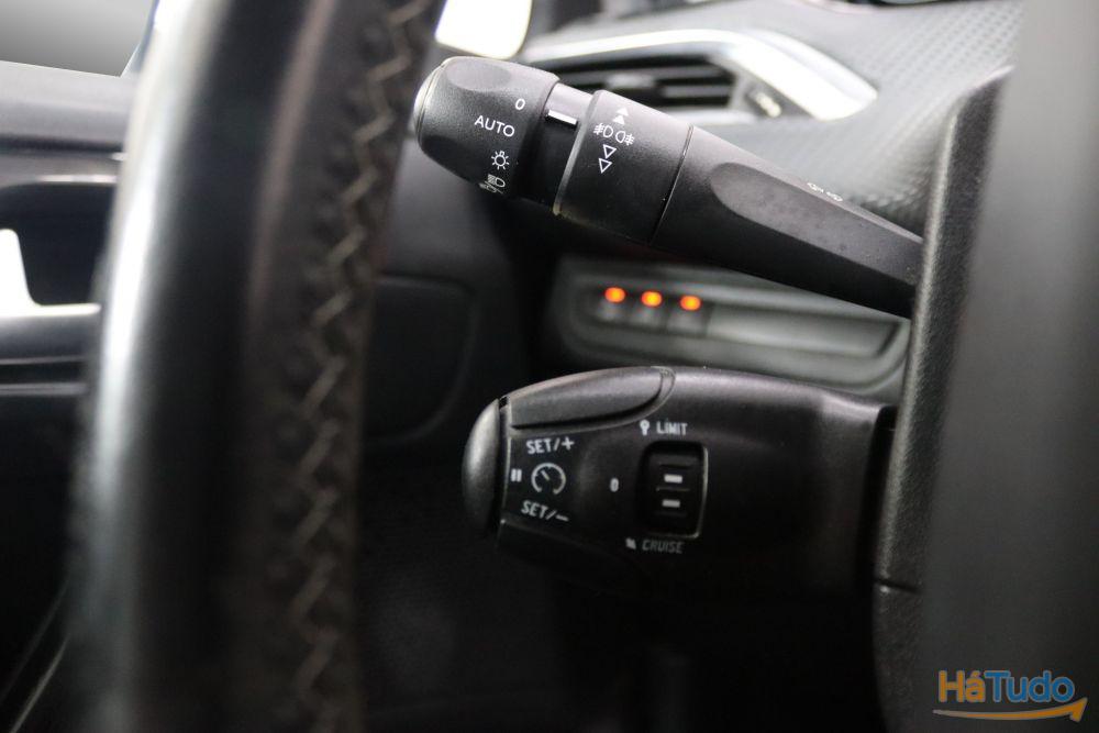 Peugeot 208 1.2 VTi SE Style Peugeot 208 1.2 VTi SE Style