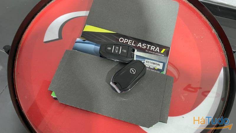 Opel Astra 1.5 D Elegance Aut. Opel Astra 1.5 D Elegance Aut.