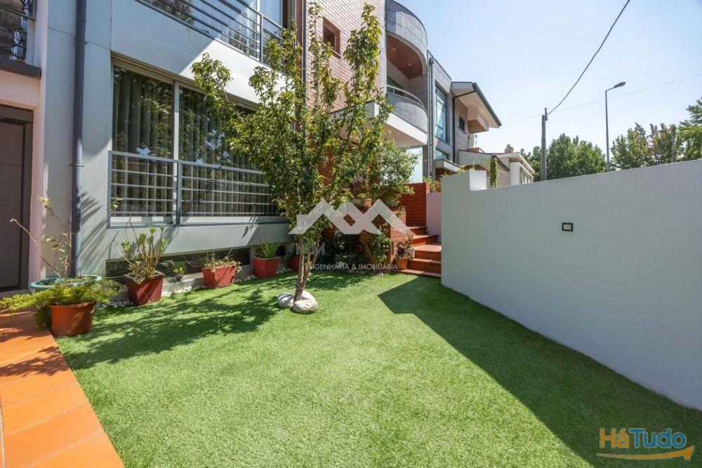 Moradia T3+1 | Maia | Piscina | Terraço | Jardim | Box Fechada Moradia T3+1 | Maia | Piscina | Terraço | Jardim | Box Fechada