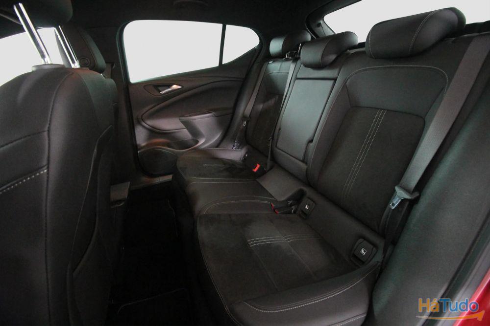 Opel Astra 1.2 T Ultimate S/S Opel Astra 1.2 T Ultimate S/S