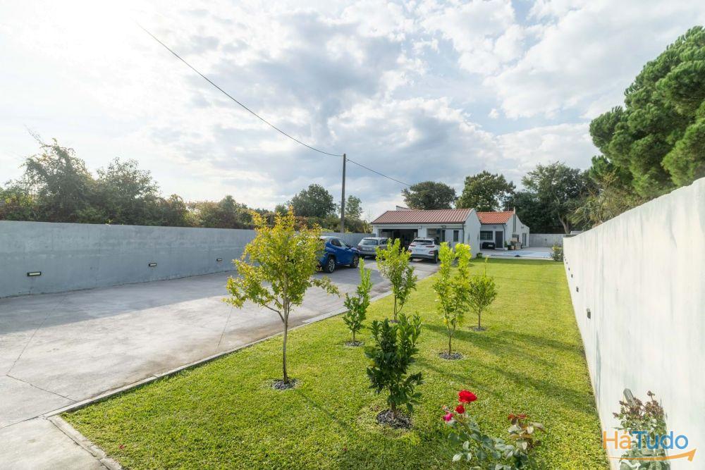 Moradia Térrea T2+1 | Folgosa - Maia | Piscina | Jardim | Terreno 721m2 Moradia Térrea T2+1 | Folgosa - Maia | Piscina | Jardim | Terreno 721m2