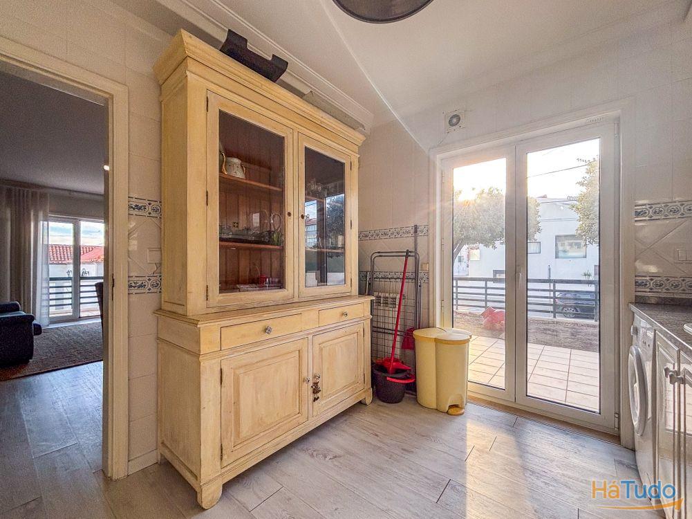 Apartamento T3 Mobilado para arrendar na Praia da Costa Costa Apartamento T3 Mobilado para arrendar na Praia da Costa Costa