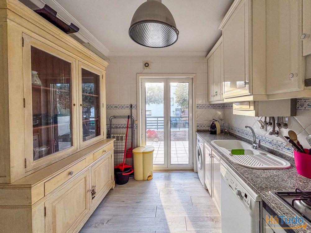 Apartamento T3 Mobilado para arrendar na Praia da Costa Costa Apartamento T3 Mobilado para arrendar na Praia da Costa Costa