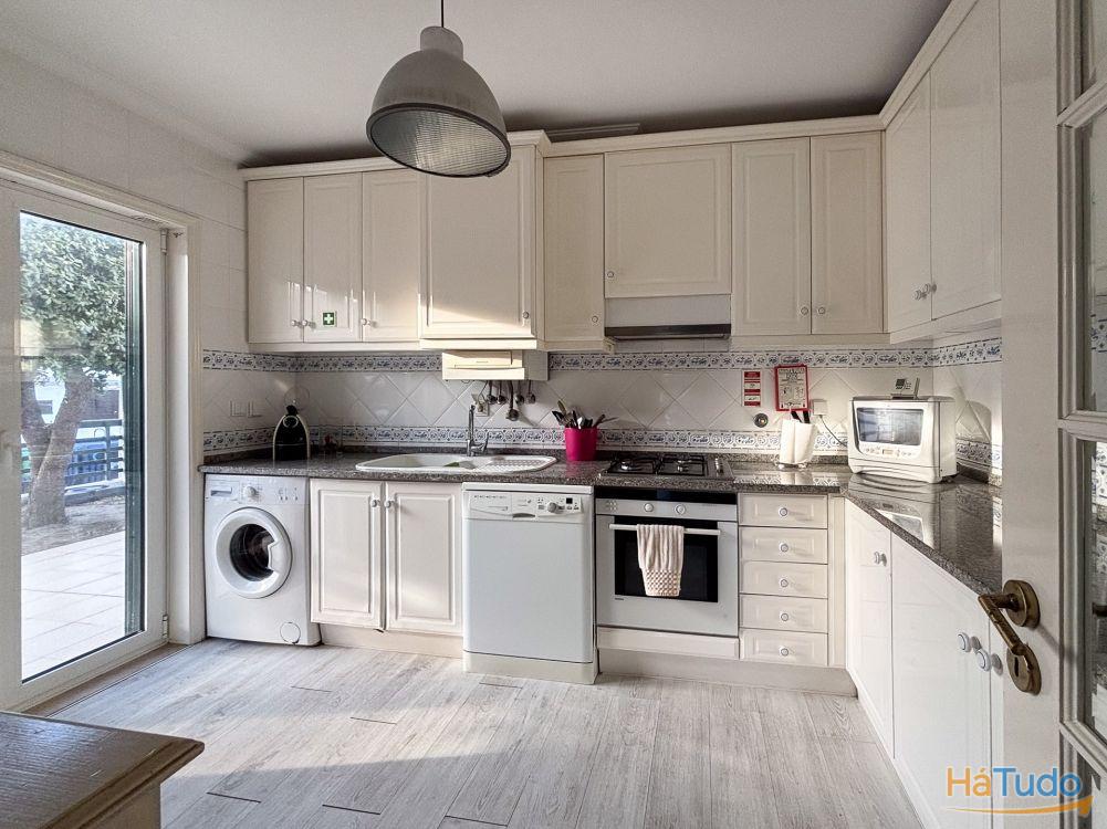 Apartamento T3 Mobilado para arrendar na Praia da Costa Costa Apartamento T3 Mobilado para arrendar na Praia da Costa Costa