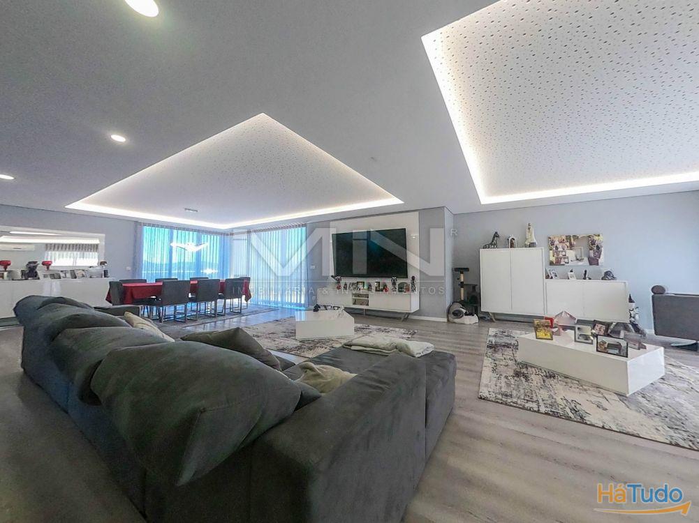 Moradia de sonho \ Piscina \ Jacuzzi \ 5 suites \ 3270m2 Moradia de sonho \ Piscina \ Jacuzzi \ 5 suites \ 3270m2