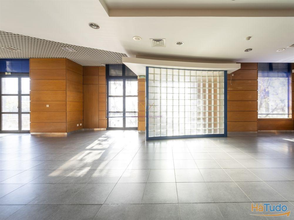 Olivais, 2 Lojas interligadas ideal para converter em habitacional Olivais, 2 Lojas interligadas ideal para converter em habitacional