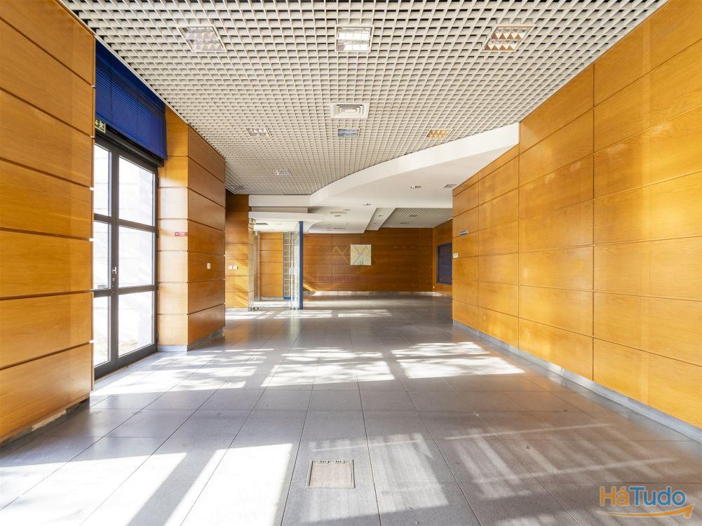 Olivais, 2 Lojas interligadas ideal para converter em habitacional Olivais, 2 Lojas interligadas ideal para converter em habitacional