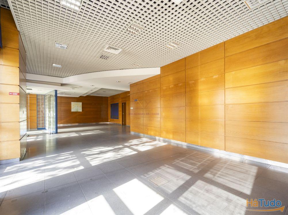 Olivais, 2 Lojas interligadas ideal para converter em habitacional Olivais, 2 Lojas interligadas ideal para converter em habitacional