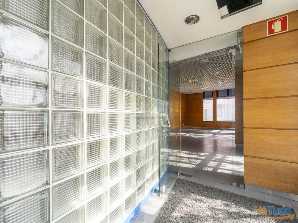 Olivais, 2 Lojas interligadas ideal para converter em habitacional Olivais, 2 Lojas interligadas ideal para converter em habitacional