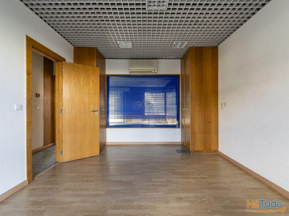 Olivais, 2 Lojas interligadas ideal para converter em habitacional Olivais, 2 Lojas interligadas ideal para converter em habitacional