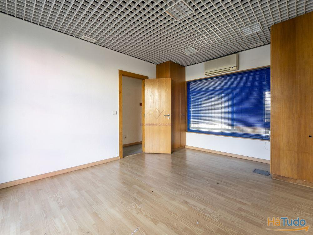 Olivais, 2 Lojas interligadas ideal para converter em habitacional Olivais, 2 Lojas interligadas ideal para converter em habitacional