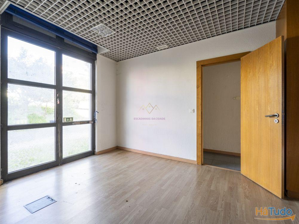 Olivais, 2 Lojas interligadas ideal para converter em habitacional Olivais, 2 Lojas interligadas ideal para converter em habitacional