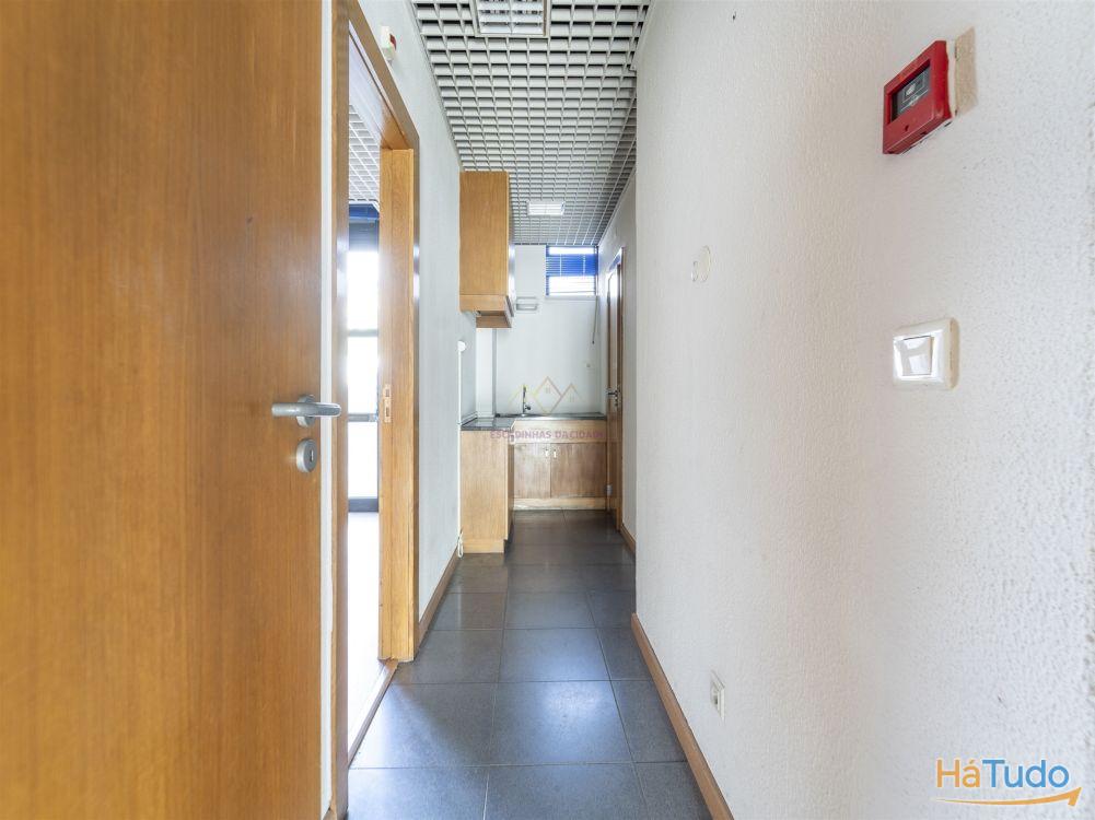 Olivais, 2 Lojas interligadas ideal para converter em habitacional Olivais, 2 Lojas interligadas ideal para converter em habitacional