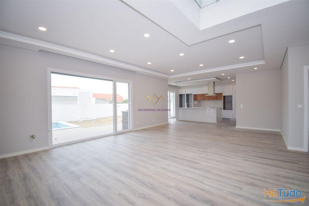 Moradia T4 Isolada com piscina em zona nobre de Azeitão Moradia T4 Isolada com piscina em zona nobre de Azeitão