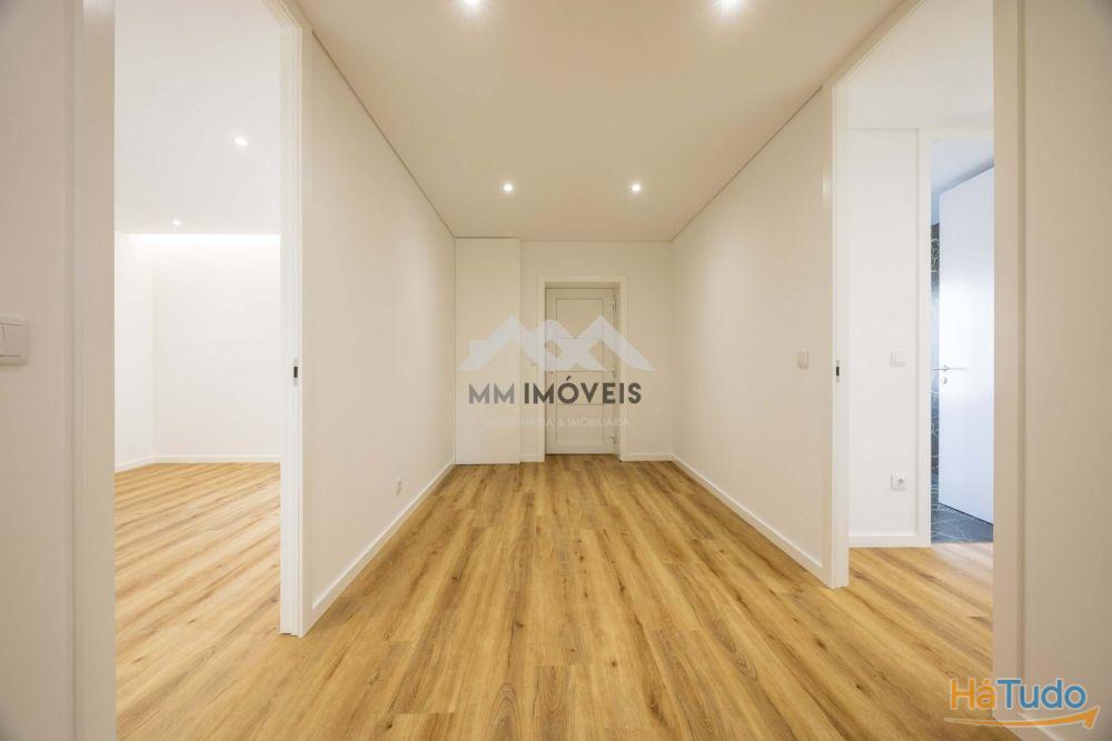 Moradia T4+1 | Renovada | Águas Santas | Terraço | Jardim | 3 Frentes | Pronta Moradia T4+1 | Renovada | Águas Santas | Terraço | Jardim | 3 Frentes | Pronta