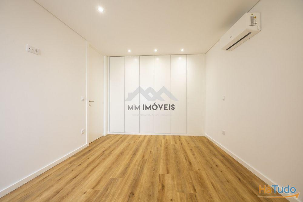 Moradia T4+1 | Renovada | Águas Santas | Terraço | Jardim | 3 Frentes | Pronta Moradia T4+1 | Renovada | Águas Santas | Terraço | Jardim | 3 Frentes | Pronta