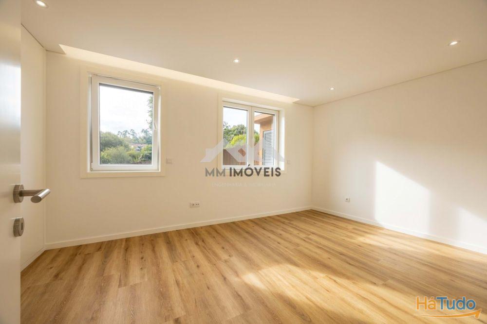 Moradia T4+1 | Renovada | Águas Santas | Terraço | Jardim | 3 Frentes | Pronta Moradia T4+1 | Renovada | Águas Santas | Terraço | Jardim | 3 Frentes | Pronta