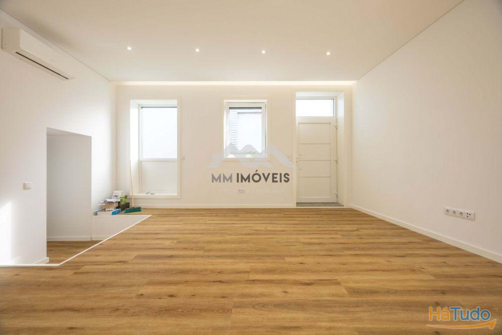 Moradia T4+1 | Renovada | Águas Santas | Terraço | Jardim | 3 Frentes | Pronta Moradia T4+1 | Renovada | Águas Santas | Terraço | Jardim | 3 Frentes | Pronta