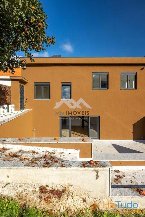 Moradia T4+1 | Renovada | Águas Santas | Terraço | Jardim | 3 Frentes | Pronta Moradia T4+1 | Renovada | Águas Santas | Terraço | Jardim | 3 Frentes | Pronta