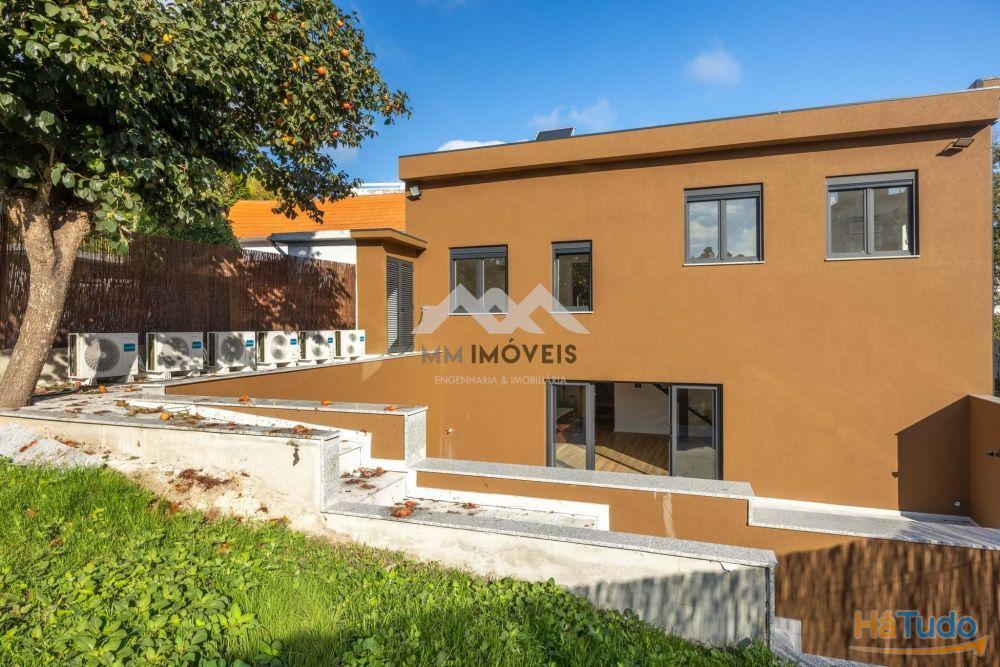 Moradia T4+1 | Renovada | Águas Santas | Terraço | Jardim | 3 Frentes | Pronta Moradia T4+1 | Renovada | Águas Santas | Terraço | Jardim | 3 Frentes | Pronta