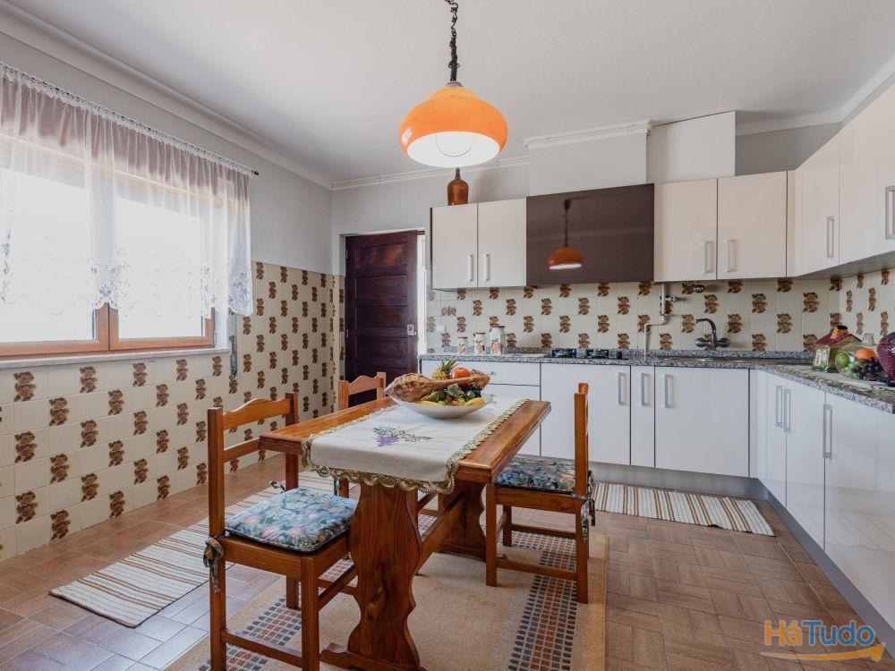 Moradia T6 com 3.150m² de Terreno a 400m da Praia da Leirosa - Excelente Oportunidade de Investimento Moradia T6 com 3.150m² de Terreno a 400m da Praia da Leirosa - Excelente Oportunidade de Investimento