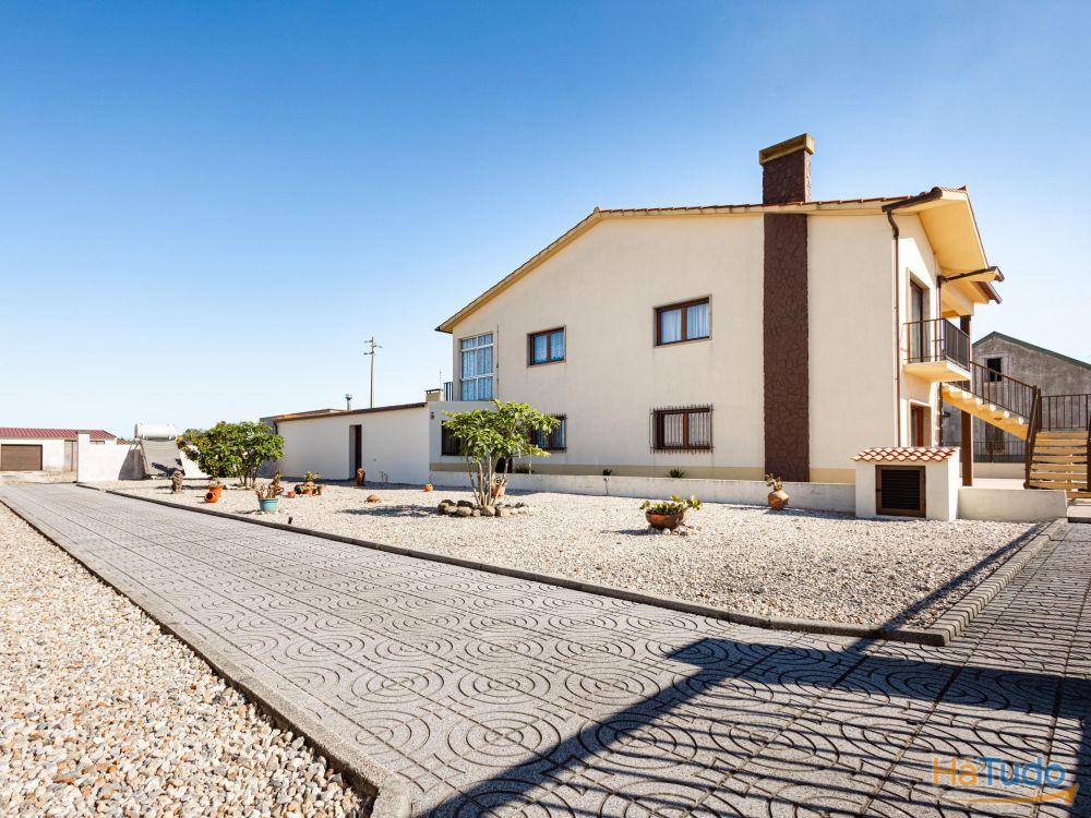 Moradia T6 com 3.150m² de Terreno a 400m da Praia da Leirosa - Excelente Oportunidade de Investimento Moradia T6 com 3.150m² de Terreno a 400m da Praia da Leirosa - Excelente Oportunidade de Investimento