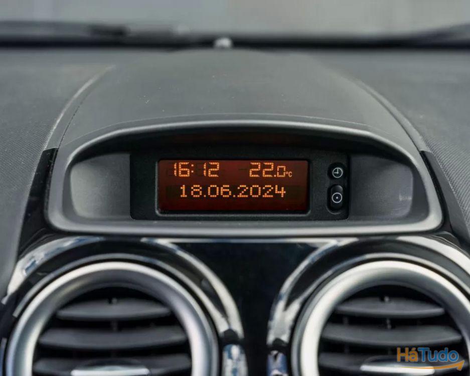 Opel Corsa 1.4 Black Editon (100cv) Opel Corsa 1.4 Black Editon (100cv)