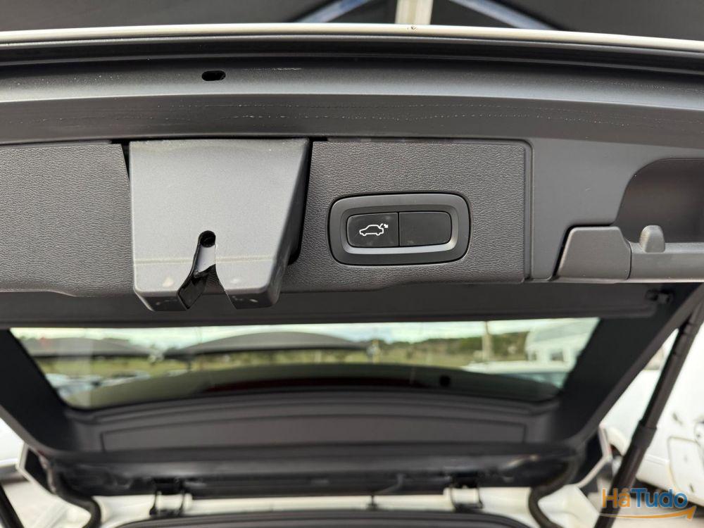 Volvo XC 60 2.0 B4 R-Design Geartronic Volvo XC 60 2.0 B4 R-Design Geartronic