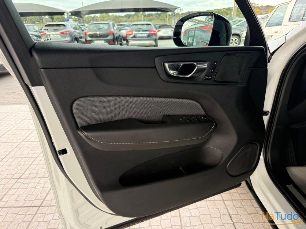 Volvo XC 60 2.0 B4 R-Design Geartronic Volvo XC 60 2.0 B4 R-Design Geartronic