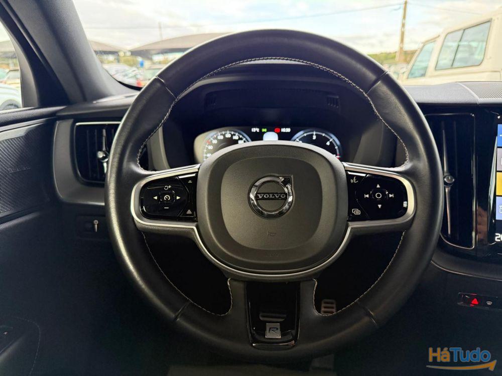 Volvo XC 60 2.0 B4 R-Design Geartronic Volvo XC 60 2.0 B4 R-Design Geartronic