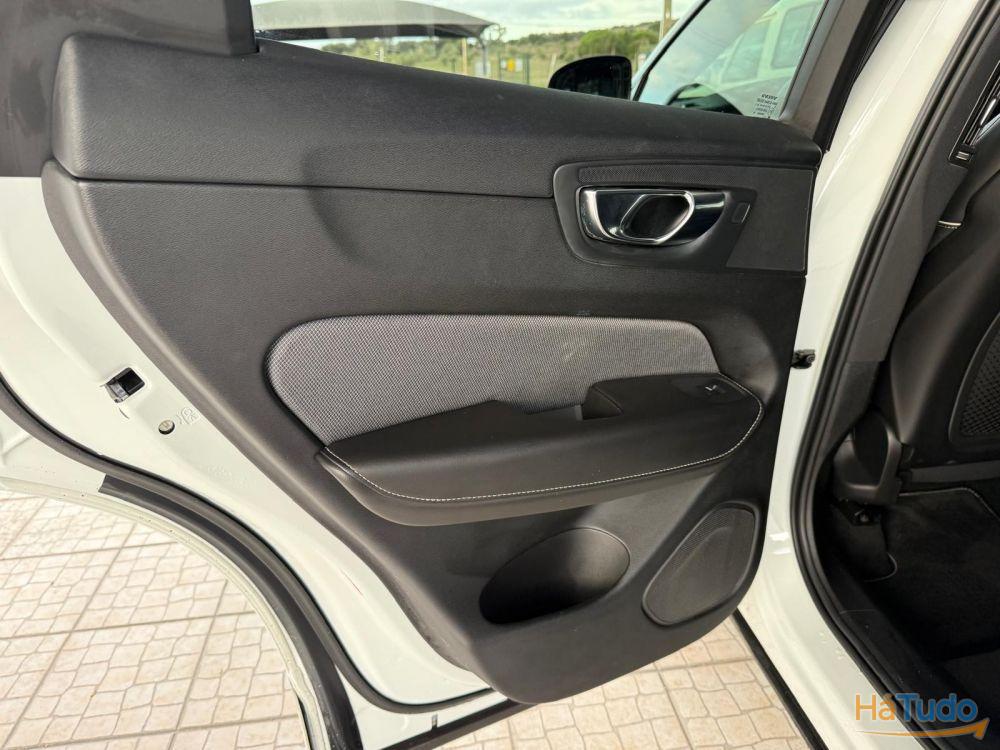 Volvo XC 60 2.0 B4 R-Design Geartronic Volvo XC 60 2.0 B4 R-Design Geartronic