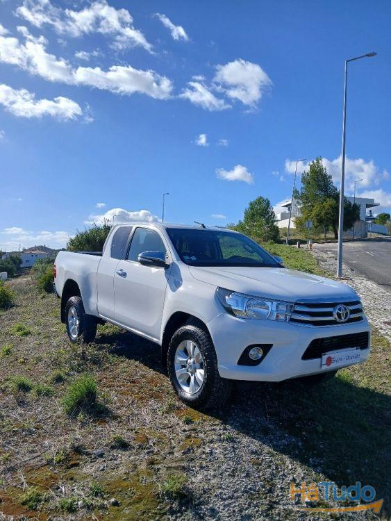 Toyota Hilux 2.4 D-4D 4WD CE 3L CH Toyota Hilux 2.4 D-4D 4WD CE 3L CH
