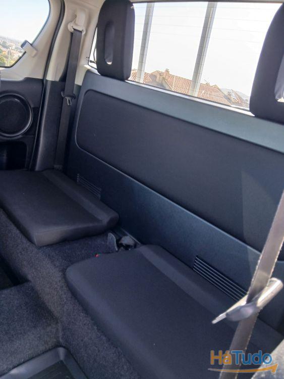 Toyota Hilux 2.4 D-4D 4WD CE 3L CH Toyota Hilux 2.4 D-4D 4WD CE 3L CH