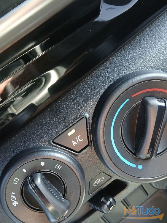 Toyota Hilux 2.4 D-4D 4WD CE 3L CH Toyota Hilux 2.4 D-4D 4WD CE 3L CH