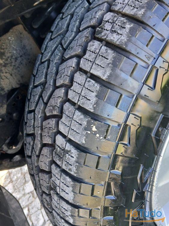 Toyota Hilux 2.4 D-4D 4WD CE 3L CH Toyota Hilux 2.4 D-4D 4WD CE 3L CH