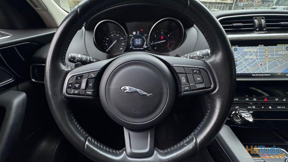Jaguar F-Pace 2.0 i4D Pure Aut. Jaguar F-Pace 2.0 i4D Pure Aut.