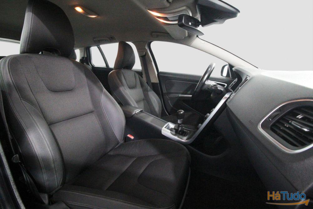 Volvo V60 1.6 D2 Momentum Eco Volvo V60 1.6 D2 Momentum Eco