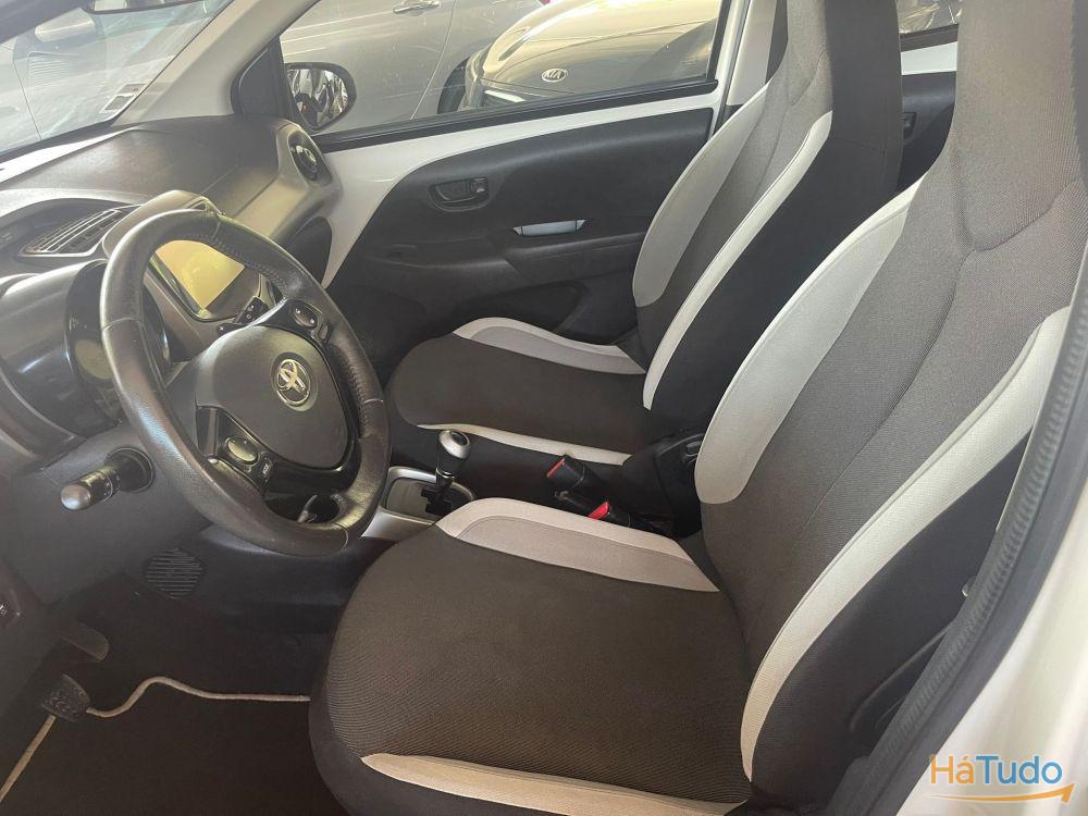 Toyota Aygo 1.0 X-Play Plus MM Toyota Aygo 1.0 X-Play Plus MM