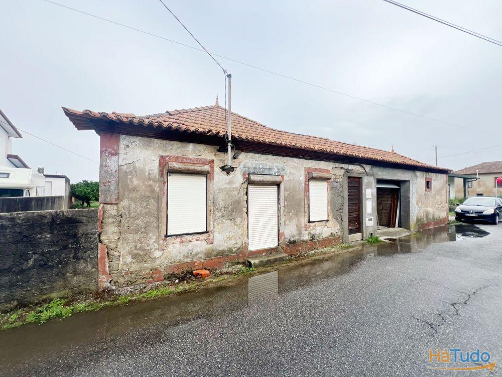 Moradia para recuperar - com terreno Moradia para recuperar - com terreno